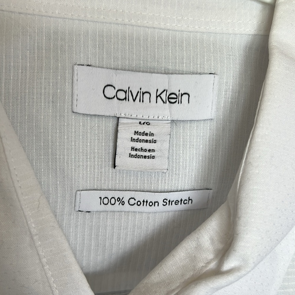 Calvin Klein short sleeve button down - Picture 3 of 4